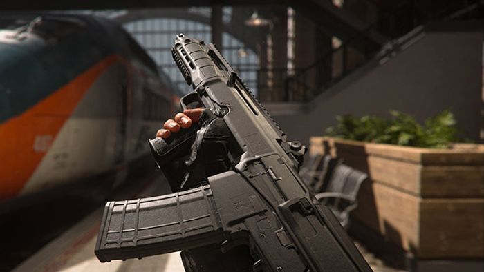 Screenshot of Modern Warfare 2 player holding Tempus Razorback assault rifle in a train station