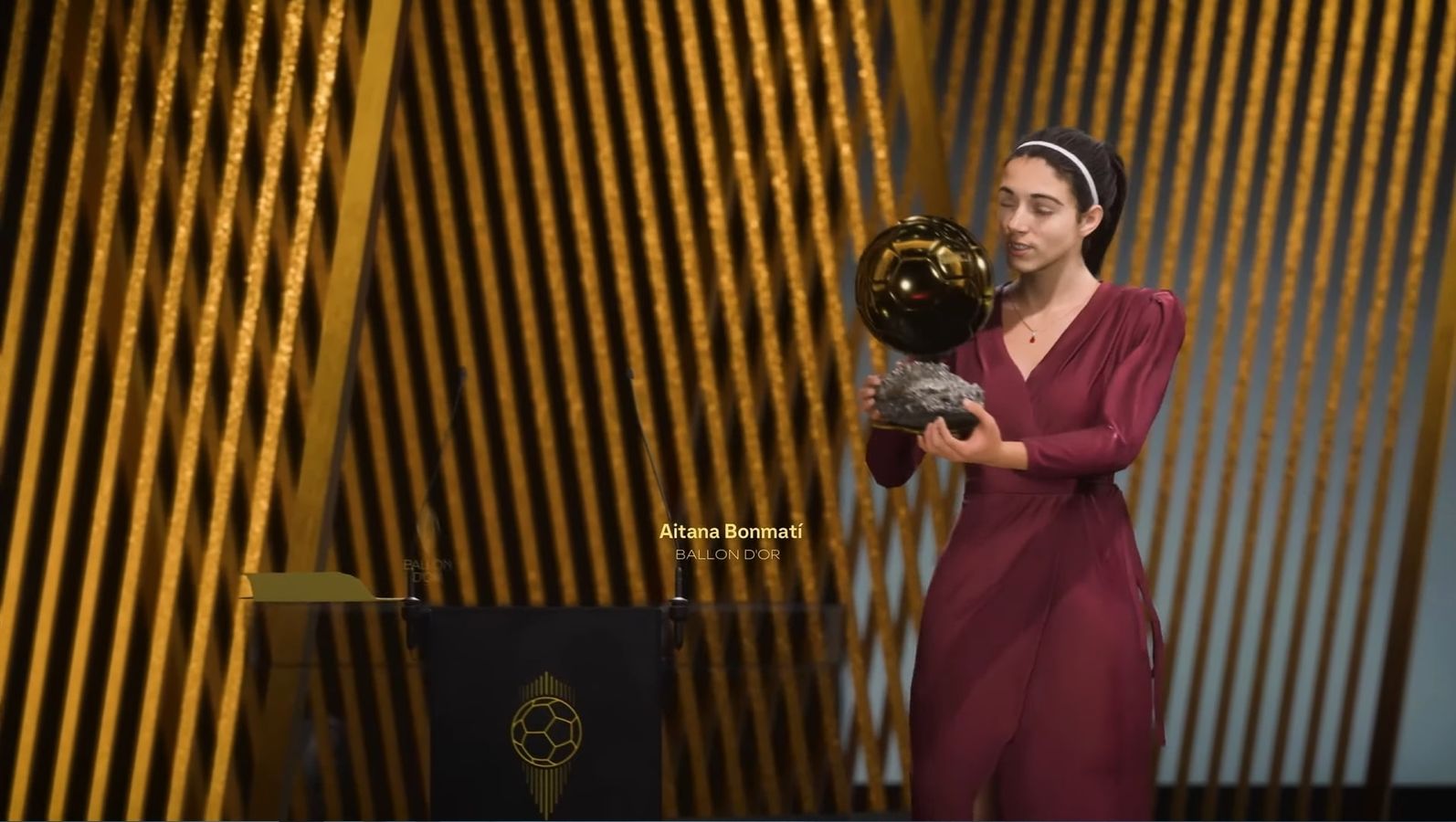 Aitana Bonmati holding the Ballon d'Or