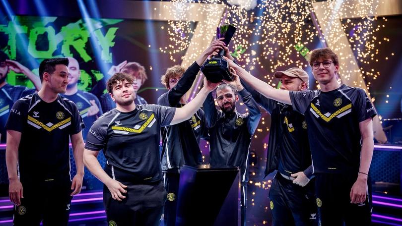 Team Vitality lifting the VCT 2025 Kickoff EMEA title