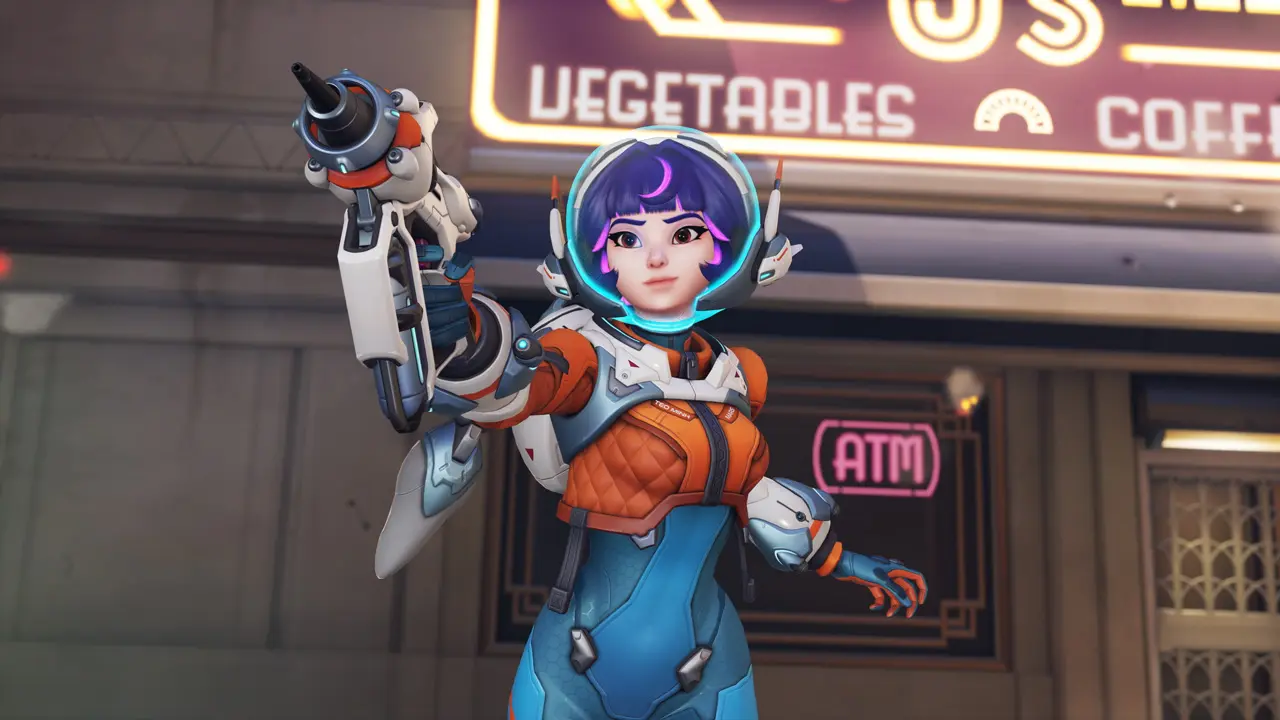 Juno from Overwatch 2 aiming with her Mediblaster