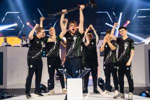 G2 Esports lifting the Six Invitational 2023 trophy