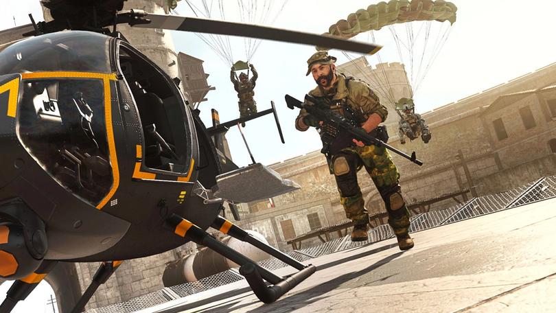Captain Price running to a helicopter in the Verdansk Prison