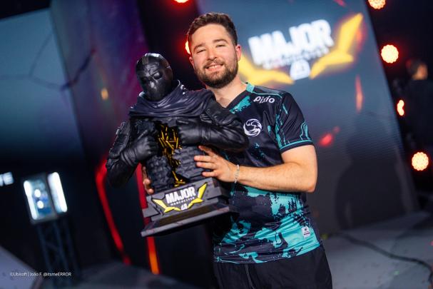 Hotancold with the BLAST R6 Major Manchester trophy