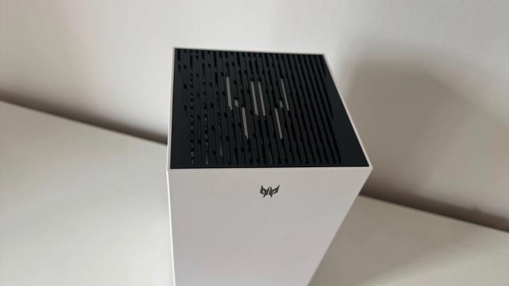 The top of the Predator Connect T7, featuring a grated black top and LED light.