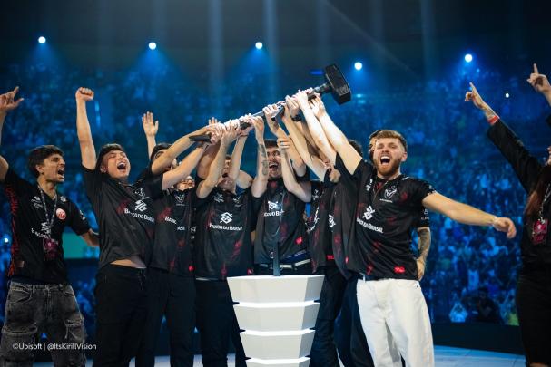 w7m esports lifting the Six Invitational 2024