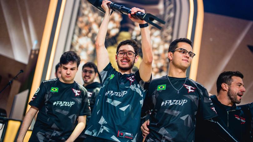 Handy lifting the Six Invitational 2025 hammer